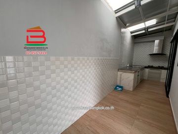 ทาวน์เฮาส์ หมู่บ้าน ภัทรไพรเวท 2 เฟส 3 เนื้อที่ 26.2 ตรว. ใกล้วัดสะแก ถนน ปทุมธานี-สามโคก-เสนา ต.สามโคก อ.สามโคก จ.ปทุมธานี