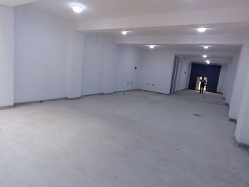 ALQUILO AMPLIO LOCAL COMERCIAL