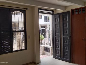 BONITA CASA PEATONAL BARRIO VILLAS DE VERACRUZ NORTE DE CALI