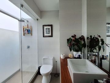 VENDO PRECIOSO DPTO 2 DORM 3 BAÑOS 2 EST. BARRANCO