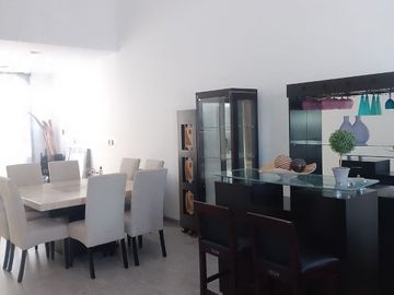 CASA EN VENTA EN CORREGIDORA, Habitaciones en PB