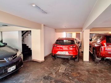 Departamento en venta en Chacarilla, Surco,  frente a parque Cesar Vallejo