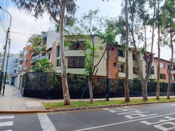 Departamento en venta en Chacarilla, Surco,  frente a parque Cesar Vallejo