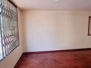 Departamento en venta en Chacarilla, Surco,  frente a parque Cesar Vallejo