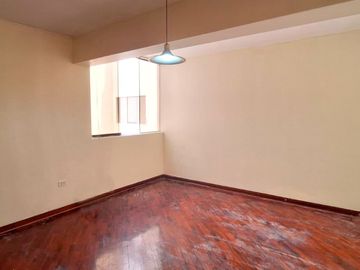 Departamento en venta en Chacarilla, Surco,  frente a parque Cesar Vallejo