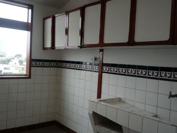 REMATO !!BAJO DE PRECIO !!VENDO TRIPLEX REMODELADO , SUPER UBICADO SAN BORJA LIMITE SAN ISIDRO