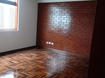 REMATO !!BAJO DE PRECIO !!VENDO TRIPLEX REMODELADO , SUPER UBICADO SAN BORJA LIMITE SAN ISIDRO