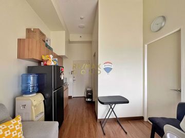 For Sale: Unfurnished 1 Bedroom Condo in Prisma Residences
