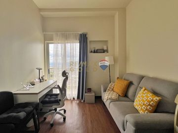 For Sale: Unfurnished 1 Bedroom Condo in Prisma Residences