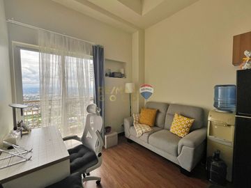 For Sale: Unfurnished 1 Bedroom Condo in Prisma Residences