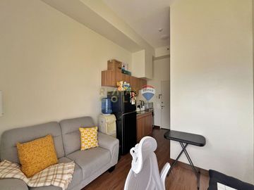For Sale: Unfurnished 1 Bedroom Condo in Prisma Residences
