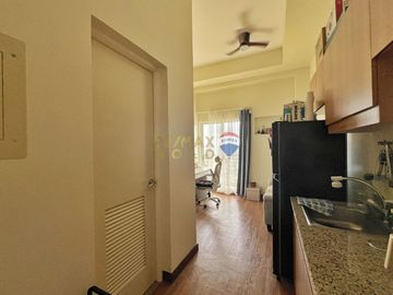 For Sale: Unfurnished 1 Bedroom Condo in Prisma Residences