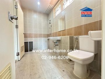 2-storey townhouse, 30.9 sq.w., Buntharik Lam Luk Ka Village, Khlong 4, near Lat Sawai Market, Rangsit-Nakhon Nayok Road, Phra Ong Chao Sai Road, Khlo