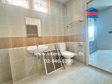 2-storey townhouse, 30.9 sq.w., Buntharik Lam Luk Ka Village, Khlong 4, near Lat Sawai Market, Rangsit-Nakhon Nayok Road, Phra Ong Chao Sai Road, Khlo