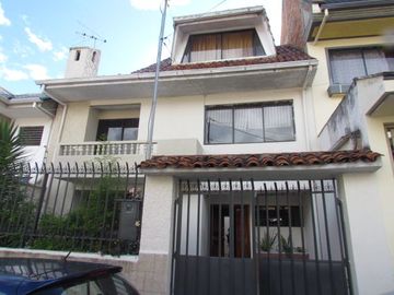 OPORTUNIDAD!!! HERMOSA CASA EN VENTA, EXCELENTE UBICACIÓN, SECTOR EL TEJAR