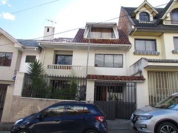 OPORTUNIDAD!!! HERMOSA CASA EN VENTA, EXCELENTE UBICACIÓN, SECTOR EL TEJAR