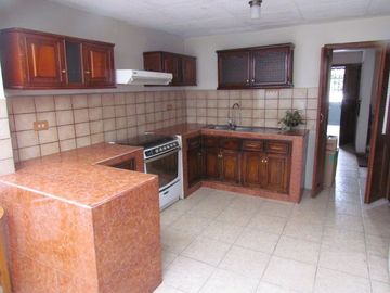 OPORTUNIDAD!!! HERMOSA CASA EN VENTA, EXCELENTE UBICACIÓN, SECTOR EL TEJAR