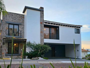 Hermosa residencia en Gran Reserva en Lomas de Angelópolis III en Santa Clara Ocoyucan