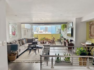 DEPARTAMENTO PH DUPLEX EN VENTA EN MIRAFLORES  CON TERRAZA