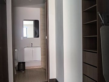 Depto. Exterior con balcón, 2 recámaras, en Colonia Roma, aceptamos créditos.