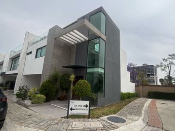VENTA DE CASA EN LOMAS DE ANGELOPOLIS