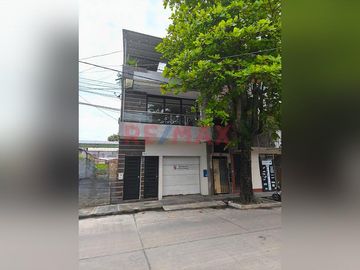 Casa De 3 Pisos En Zona Monumental - Iquitos