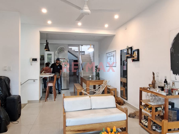 Casa De 3 Pisos En Zona Monumental - Iquitos