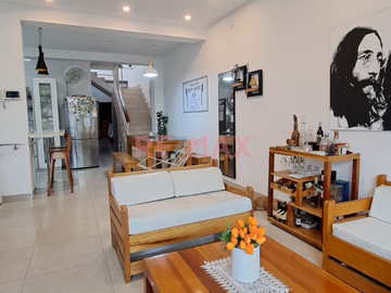 Casa De 3 Pisos En Zona Monumental - Iquitos