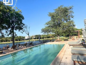 Terreno en venta dentro de Cabo Norte, Mérida con casa club premium