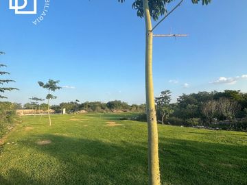 Terreno en venta dentro de Cabo Norte, Mérida con casa club premium
