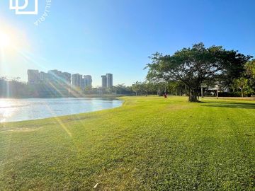 Terreno en venta dentro de Cabo Norte, Mérida con casa club premium