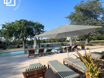 Terreno en venta dentro de Cabo Norte, Mérida con casa club premium