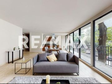 Departamento con terraza, balcón y 2 estacionamientos, en colonia Roma.