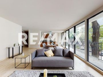 Departamento con terraza, balcón y 2 estacionamientos, en colonia Roma.