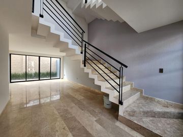CASA EN VENTA EN LOMAS DE ANGELOPOLIS