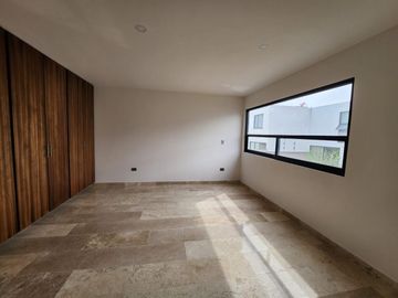 CASA EN VENTA EN LOMAS DE ANGELOPOLIS