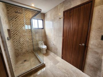 CASA EN VENTA EN LOMAS DE ANGELOPOLIS