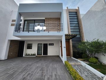 CASA EN VENTA EN LOMAS DE ANGELOPOLIS