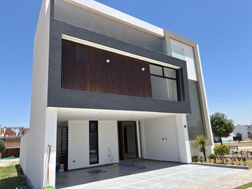 VENTA DE CASA EN LOMAS DE ANGELOPOLIS 2