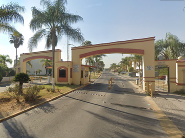 VENDO CASA EN FRACC. EL PARAISO, TLAJOMULCO CERCA AEROPUERTO GUADALAJARA