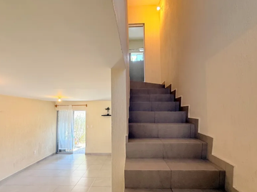 VENDO CASA EN FRACC. EL PARAISO, TLAJOMULCO CERCA AEROPUERTO GUADALAJARA
