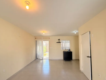 VENDO CASA EN FRACC. EL PARAISO, TLAJOMULCO CERCA AEROPUERTO GUADALAJARA