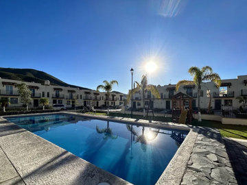 VENDO CASA EN FRACC. EL PARAISO, TLAJOMULCO CERCA AEROPUERTO GUADALAJARA