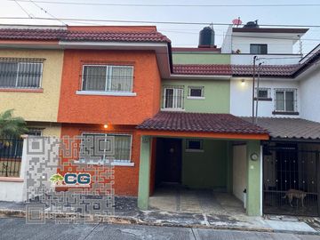 CASA EN VENTA, EN EL FRACCIONAMIENTO VILLA VERDE, EN CÓRDOBA VER.