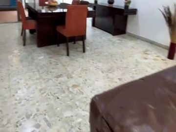 Casa con grandes espacios y súper ubicada
