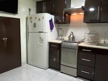 Casa con grandes espacios y súper ubicada
