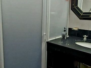 Casa con grandes espacios y súper ubicada