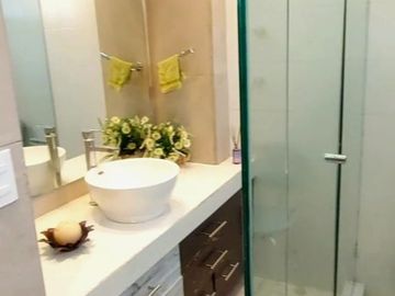 Casa con grandes espacios y súper ubicada