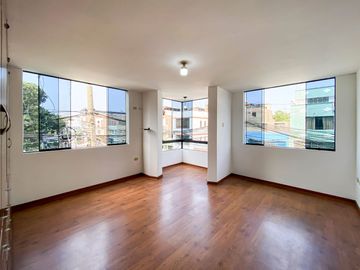 Vendo Duplex En Calle Las Violetas - Urb Los Jardines (Smp)