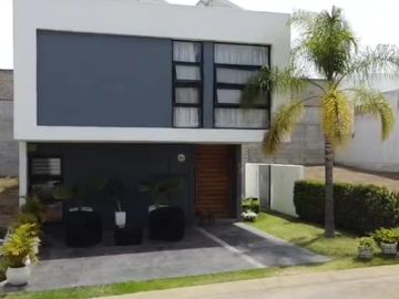 Casa en venta en fraccionamiento Valle Imperial